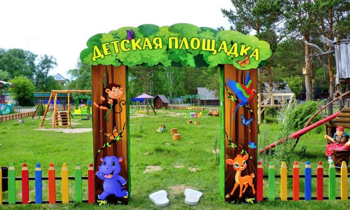 Новая детская площадка и летнее кафе: Большереченский зоопарк приглашает в гости