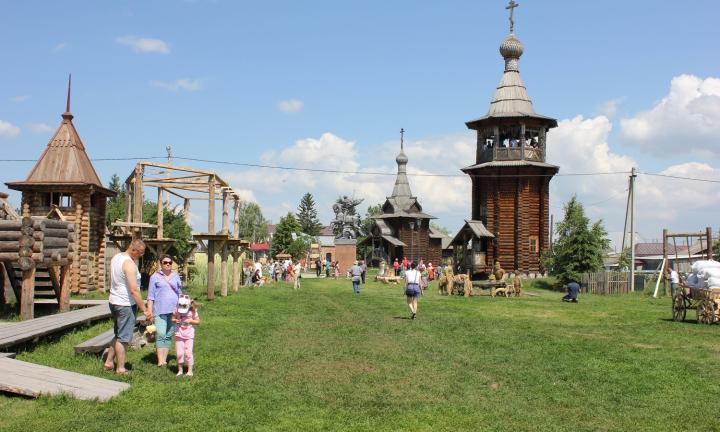 «Ради гостей вынесли все двери»: как прошёл фестиваль сибирской культуры в Большеречье 