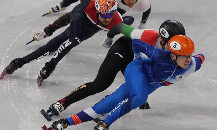 Олимпийский чемпион по шорт-треку рассказал, почему выбрал экипировку омского производителя