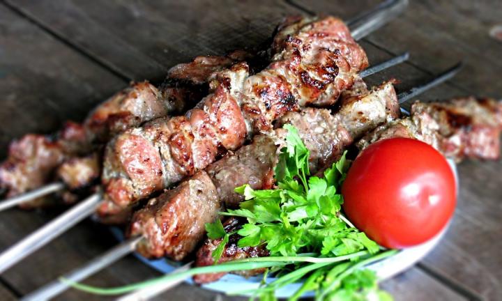 Шашлык не на даче: где в Омске можно пожарить мясо