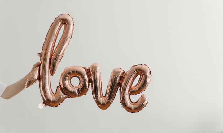 Удачный День влюблённых: что предлагают в романтический праздник омские заведения и бренды