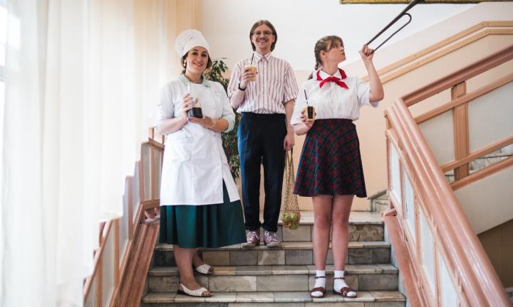 Пионерлагерь, дача и колд брю: стильная коллаборация Skuratov Coffee и «Стереоклуба»
