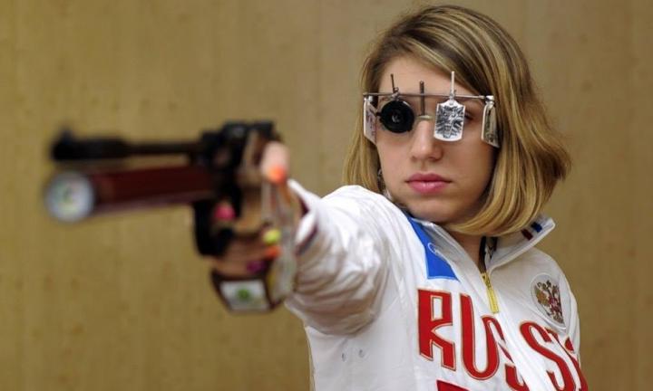 Виталина Бацарашкина покорила мировой твиттер расслабленной позой стрелка